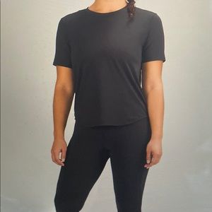 Lululemon High Neck Workout T-Shirt. Size 10